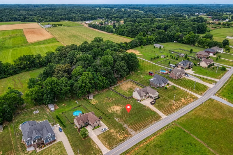417 Tom Link Rd, Cottontown, TN 37048