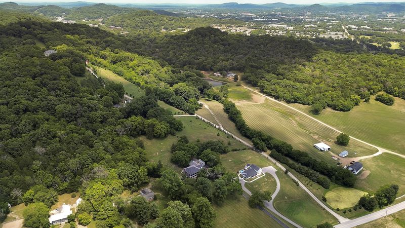 2246 S Berrys Chapel Rd, Franklin, TN 37069