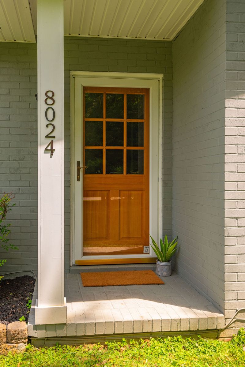 8024 Charlotte Pike, Nashville, TN 37221