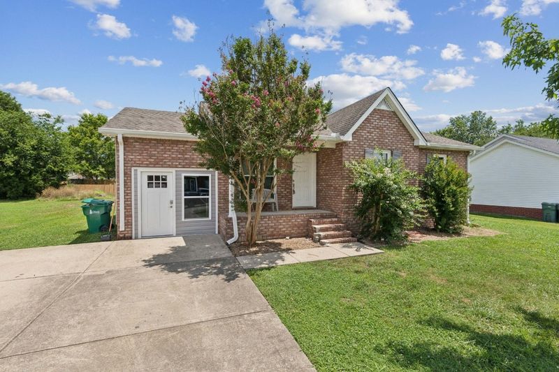 1321 Stroud Dr, Lebanon, TN 37087