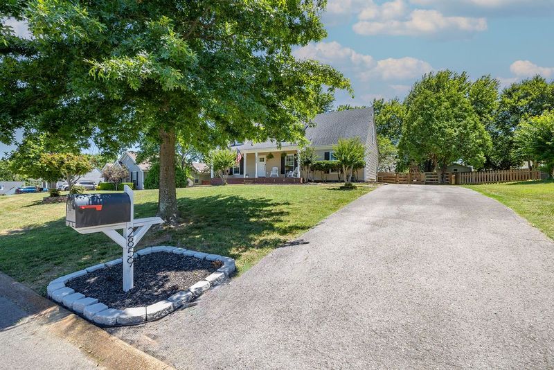 2859 Maple Cir, Thompsons Station, TN 37179
