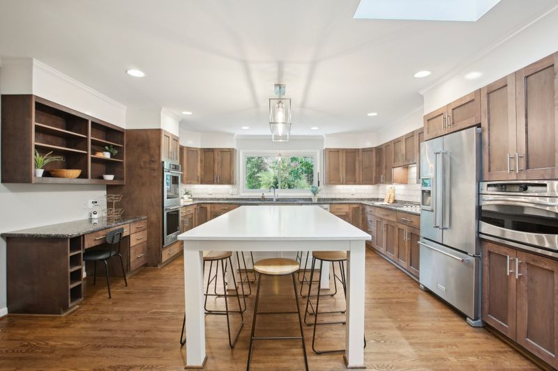 769 W Meade Dr, Nashville, TN 37205