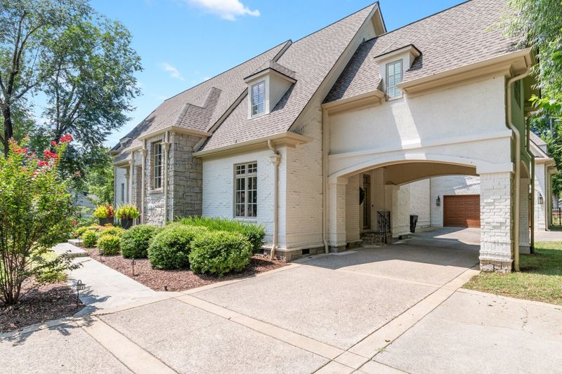 3919 Vailwood Dr, Nashville, TN 37215