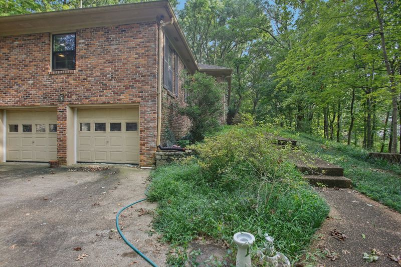 1815 Stonehaven Ct, Nashville, TN 37215