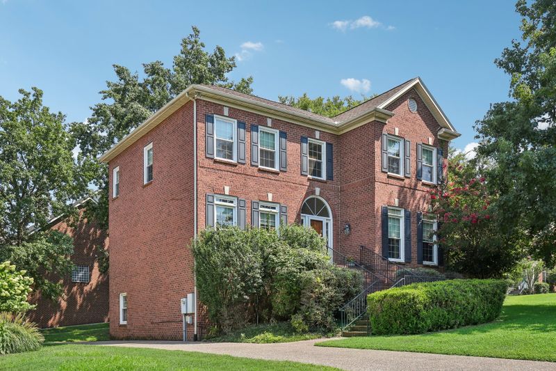 100 Fairlake Ct, Hendersonville, TN 37075