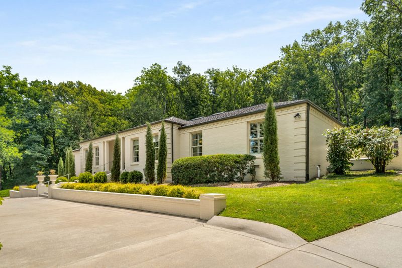 1110 Crater Hill Dr, Nashville, TN 37215