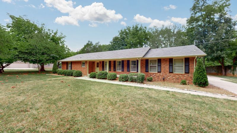 2017 College View Dr, Murfreesboro, TN 37130