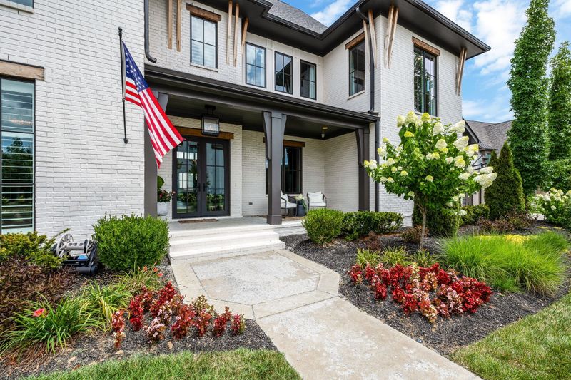 8816 Edgecomb Dr, College Grove, TN 37046