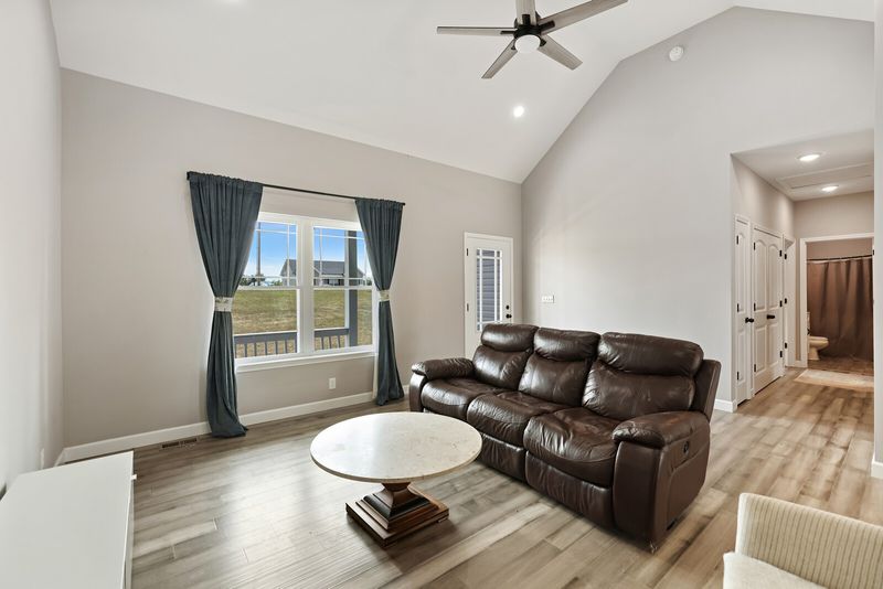 1225 Oak Grove Rd, Dickson, TN 37055