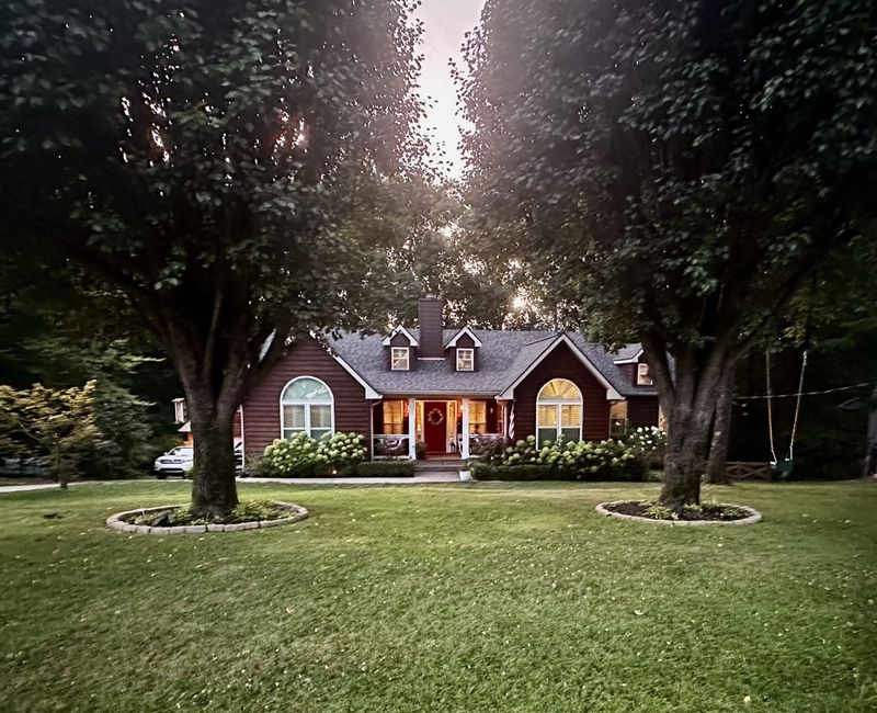 1350 Loann Ave, Kingston Springs, TN 37082