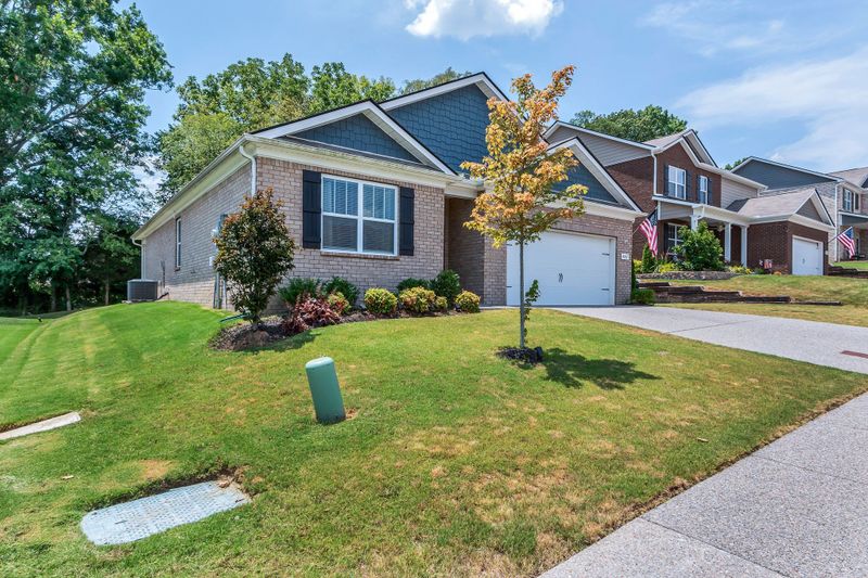 8057 Forest Hills Dr, Spring Hill, TN 37174