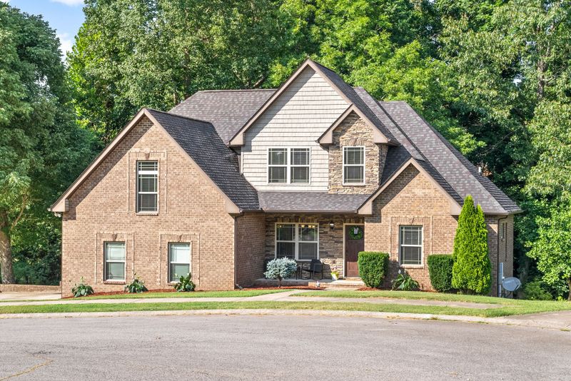 210 Suesand Ct, Pleasant View, TN 37146