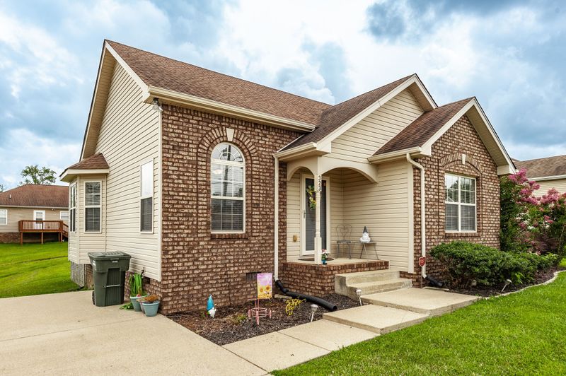 323 Gallop Ln, Springfield, TN 37172