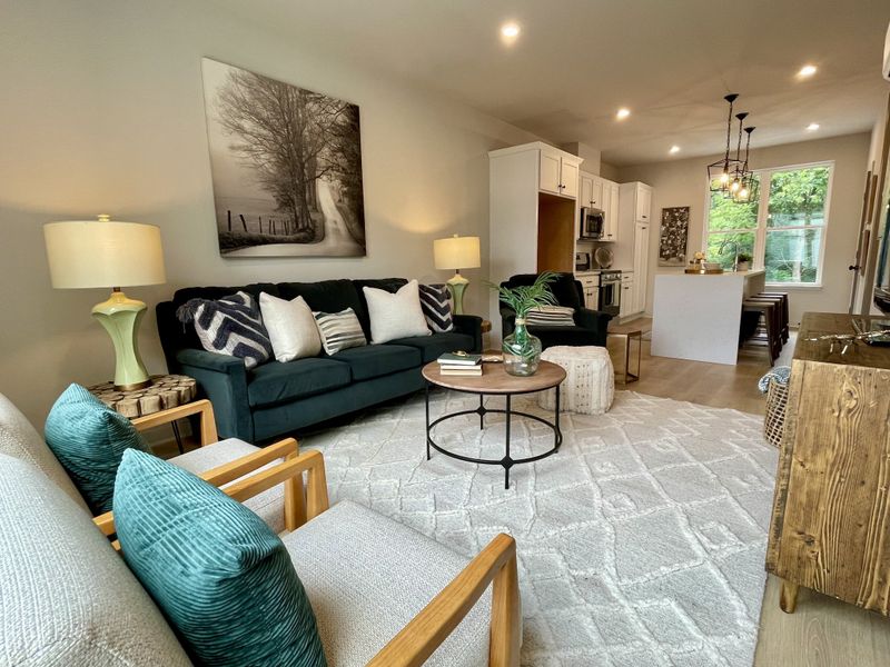 370 E Village Ln, Nashville, TN 37216
