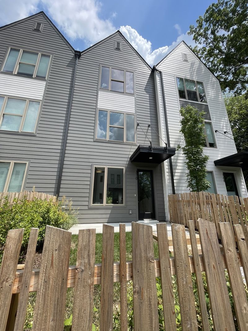 370 E Village Ln, Nashville, TN 37216