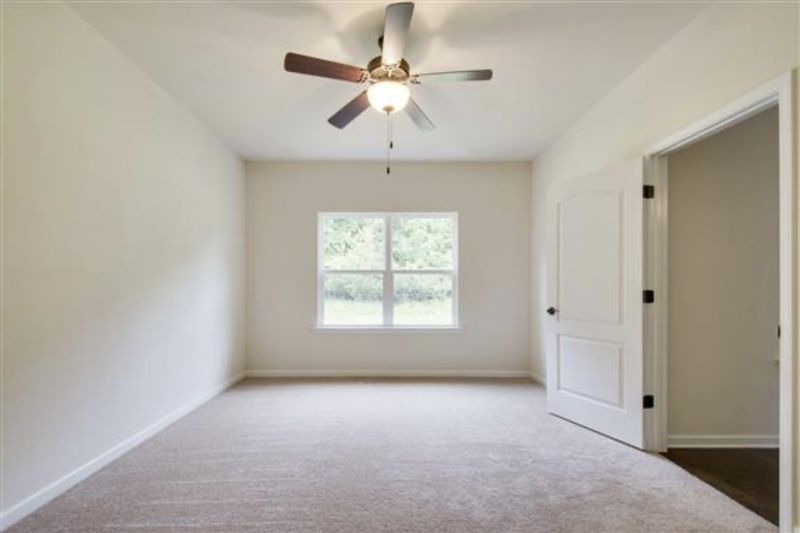 573 Fredericksburg Dr, Gallatin, TN 37066