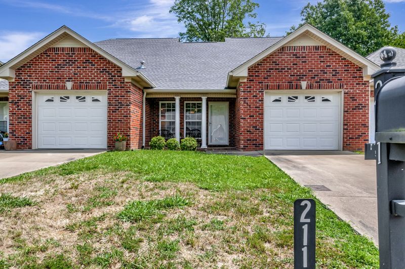 211 Johnstone Dr, Dickson, TN 37055
