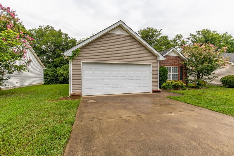 2828 Roscommon Dr, Murfreesboro, TN 37128