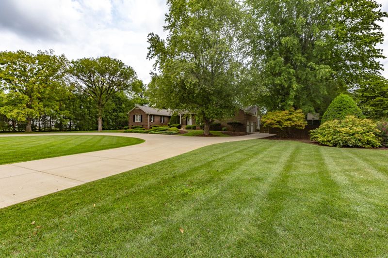 2114 Battleground Dr, Murfreesboro, TN 37129