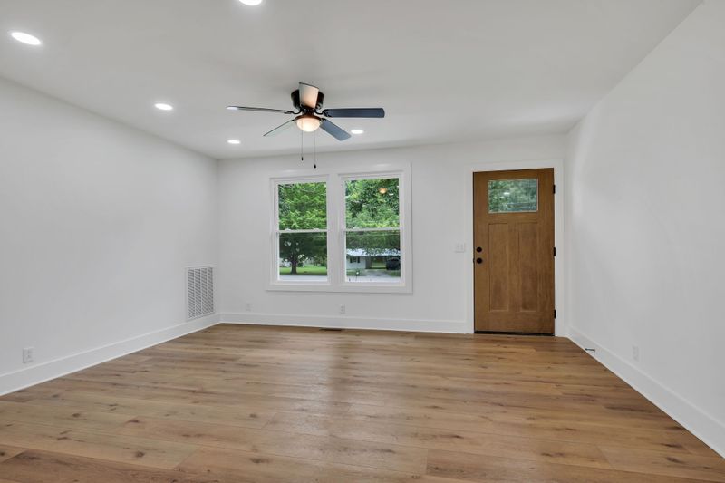 209 Valleywood Dr, Dickson, TN 37055