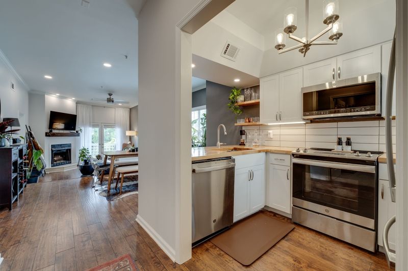 112 W End Pl, Nashville, TN 37205