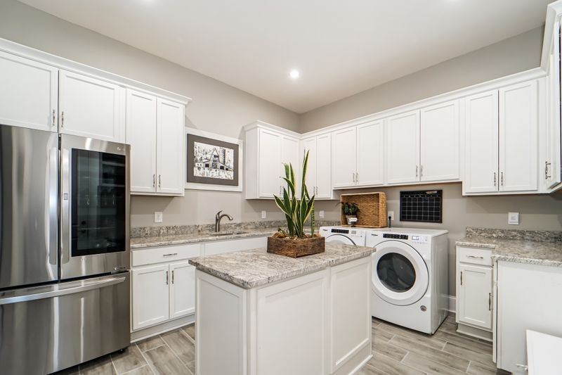 1042 Carlisle Ln, Franklin, TN 37064