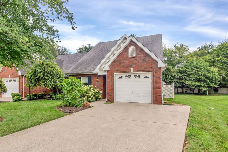 2821 Stonehedge Dr, Murfreesboro, TN 37128