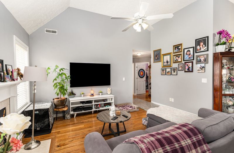 106 Kestrel Cir, La Vergne, TN 37086