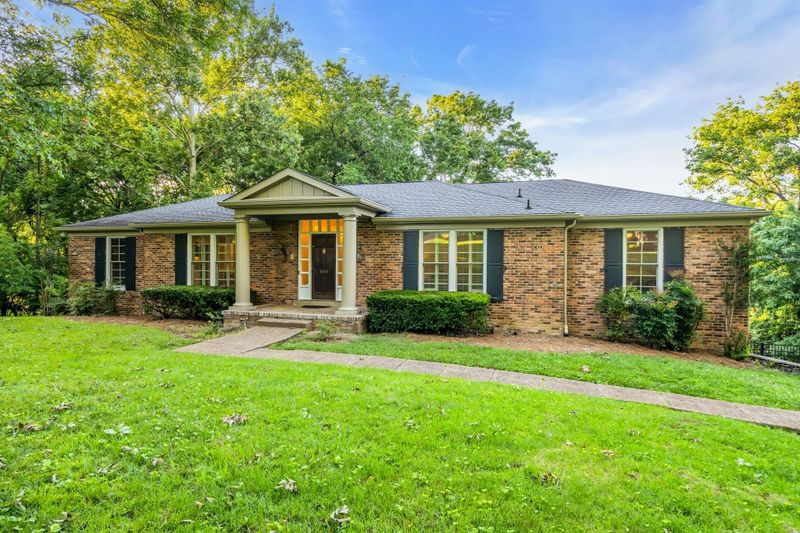 5704 Stoneway Trl, Nashville, TN 37209