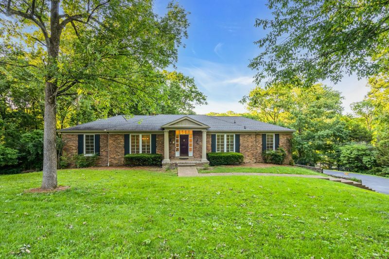 5704 Stoneway Trl, Nashville, TN 37209