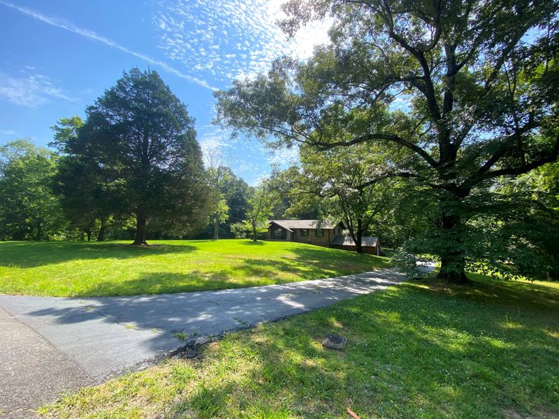 1031 Trainer Ave, Burns, TN 37029