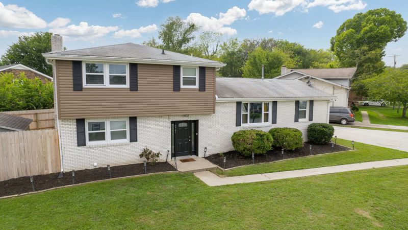 2761 Park Dale Dr, Nashville, TN 37217