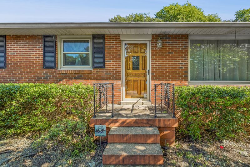 3824 Bonnacreek Dr, Hermitage, TN 37076