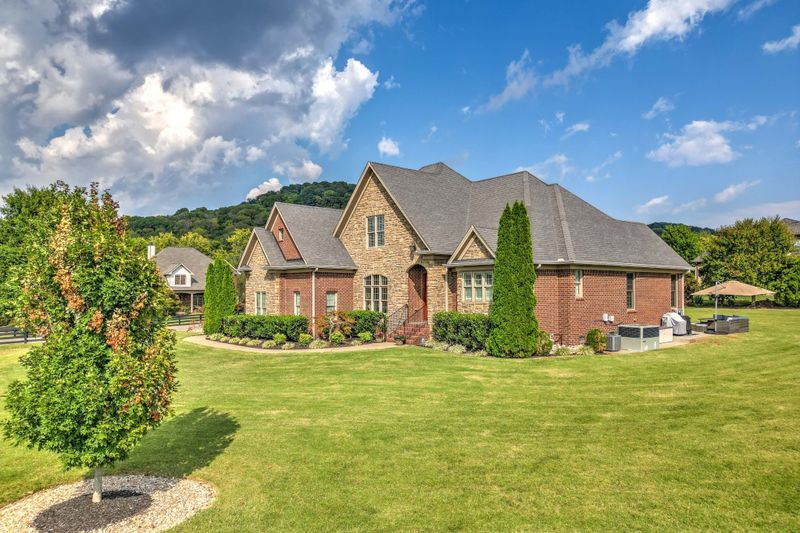 2704 Deer Haven Ct, Franklin, TN 37067