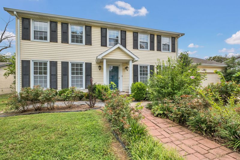 532 Bluewater Dr, Nashville, TN 37217