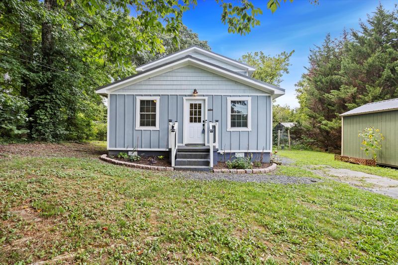 213 Walthall Ave, Chickamauga, GA 30707