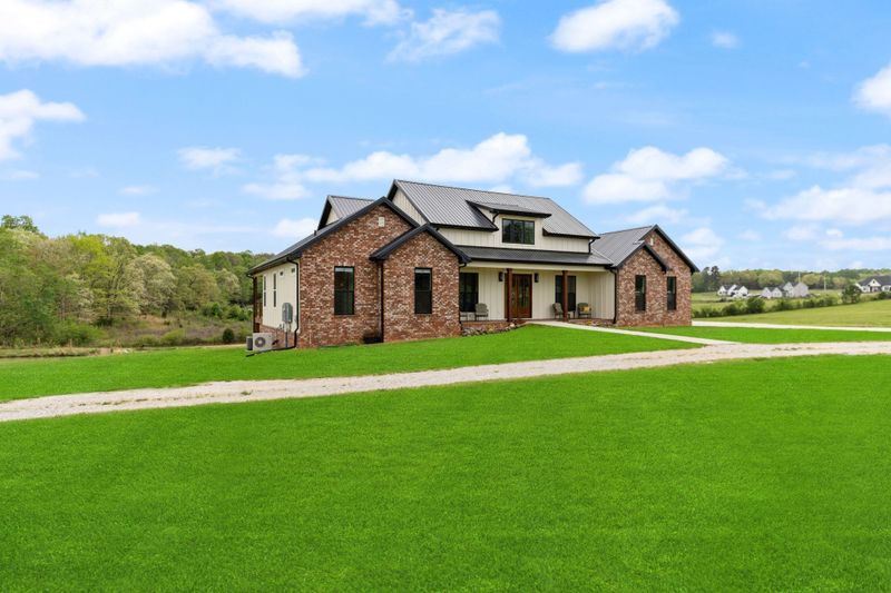 539 Buddy Rd, Burns, TN 37029