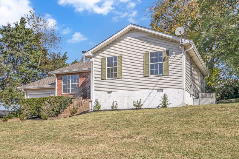 5705 Ashmont Dr, Nashville, TN 37211