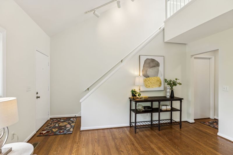 5749 Knob Rd, Nashville, TN 37209