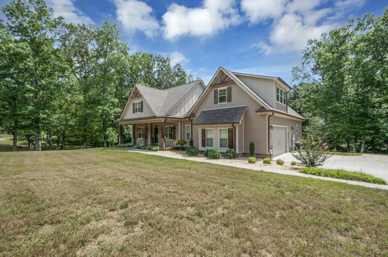 1405 Deal Rd, Burns, TN 37029