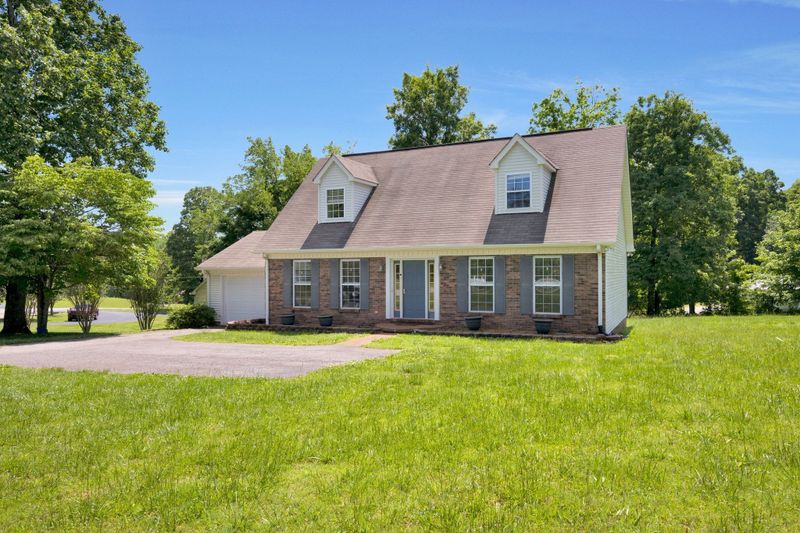 100 West Dell Rd, Dickson, TN 37055