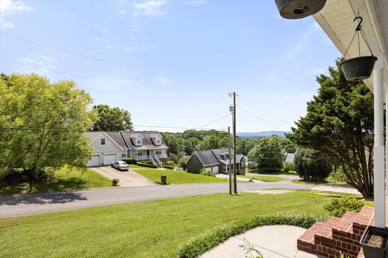 389 Debbie Ln, Ringgold, GA 30736