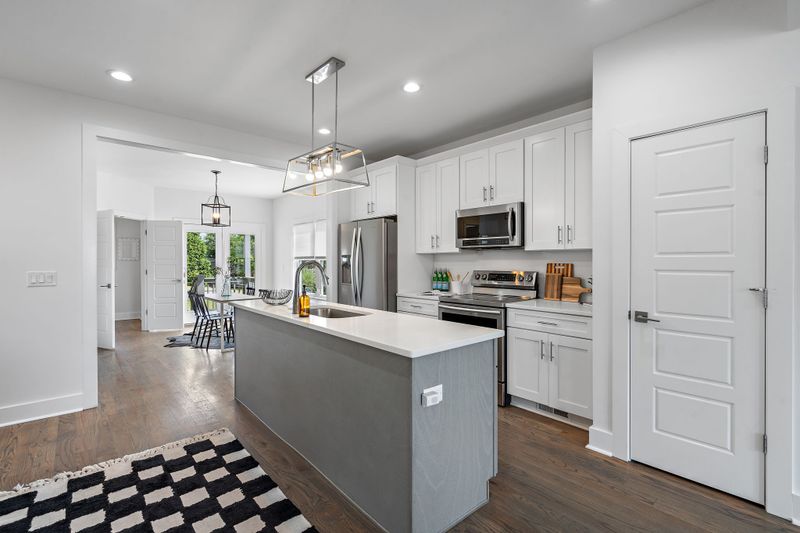 1267 N Avondale Cir, Nashville, TN 37207