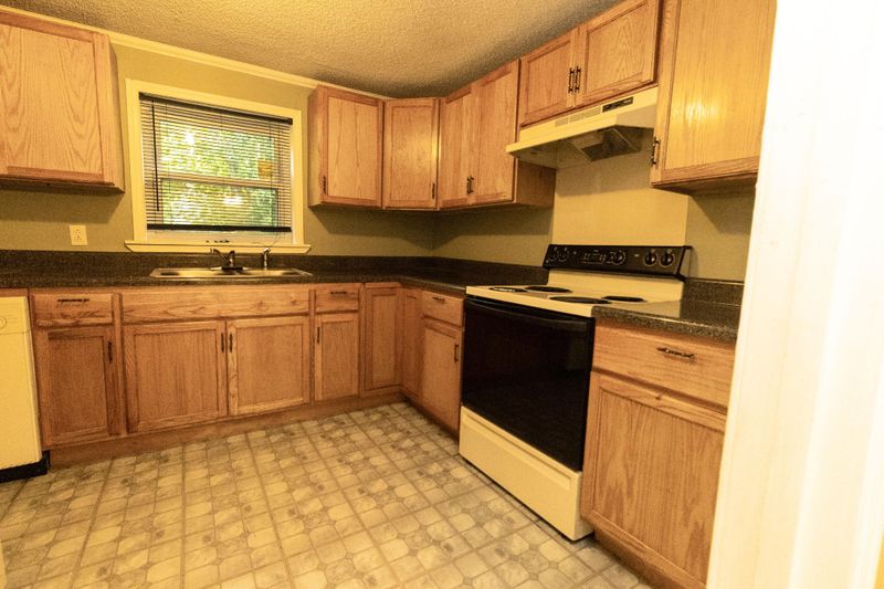 511 Mohawk Trl, Rossville, GA 30741