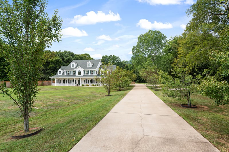 3119 Luke Moser Rd, Columbia, TN 38401