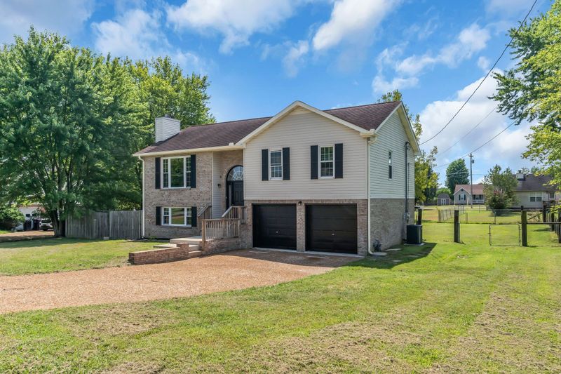 6053 Ebenezer Rd, Greenbrier, TN 37073