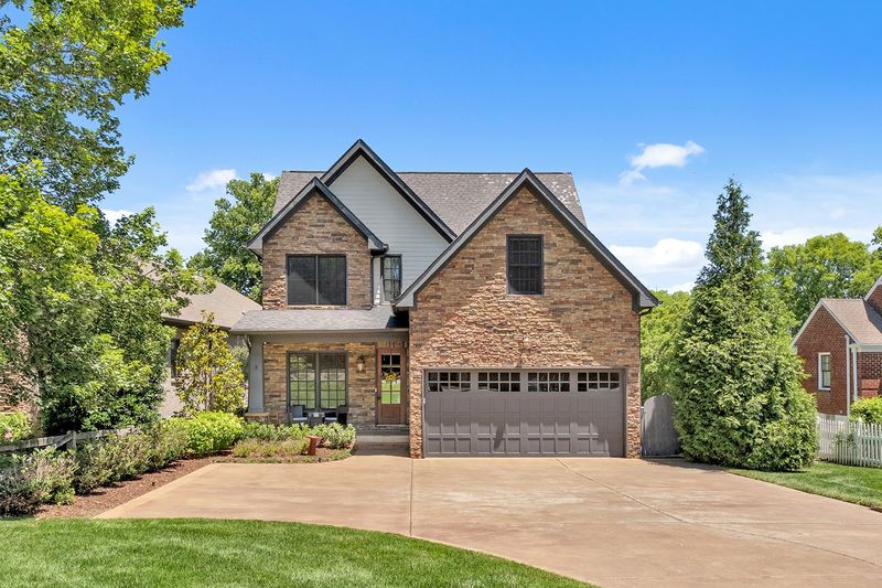 2416A Abbott Martin Rd, Nashville, TN 37215