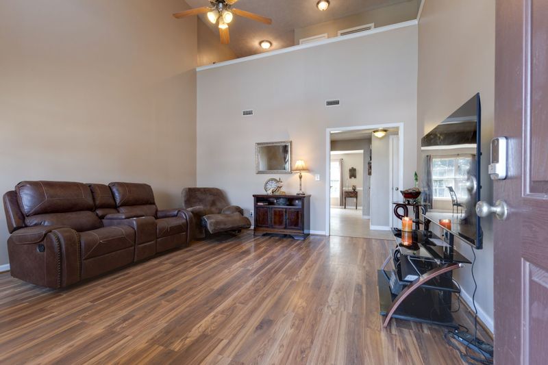 1012 Lakewalk Dr, Antioch, TN 37013