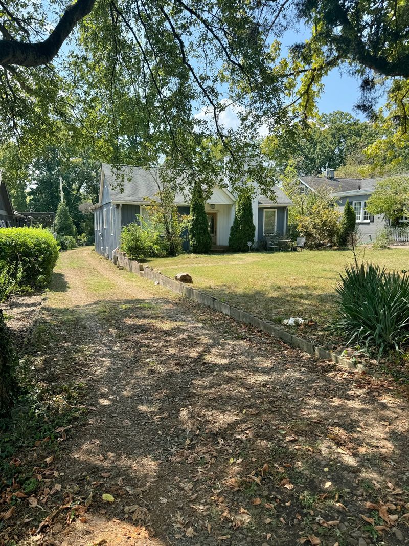 4403 Harding Pl, Nashville, TN 37205