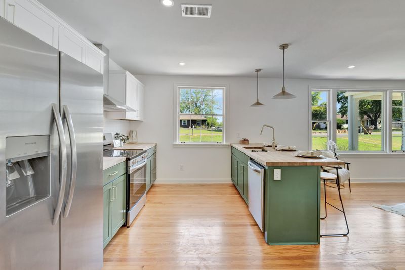 2404 Andrew Pl, Nashville, TN 37216